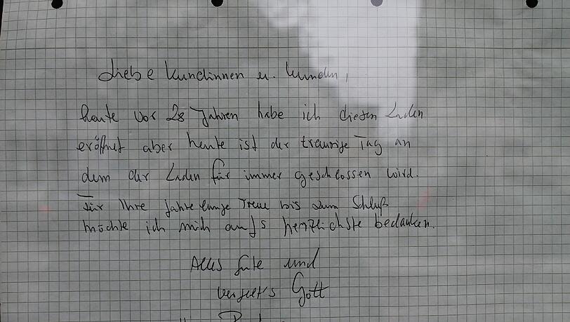 "Vergelt's Gott" - mit diesem Abschiedsbrief verabschiedet sich die Inhaberin nach 28 Jahren von ihren Münchner Kunden. "Vergelt's Gott" - mit diesem Abschiedsbrief verabschiedet sich die Inhaberin nach 28 Jahren von ihren Münchner Kunden.