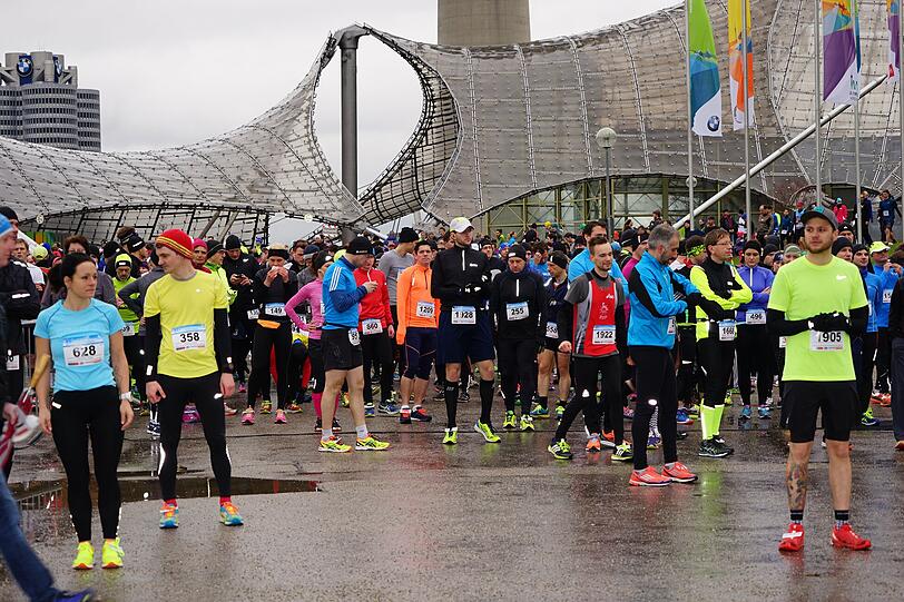 Ambitionierte Profis und Freizeitsportler absolvierten am Samstag  zum Abschluss der Winterlaufserie 20 km im Olympiapark. Hier sehen Sie alle Bilder.