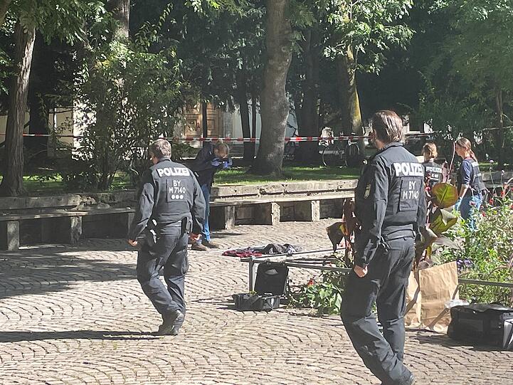 Die Spurensicherung ist vor Ort: Der Mann wurde offenbar durch "stumpfe Gewalt" lebensgefährlich verletzt.