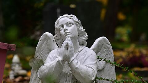 F&uuml;r Z&uuml;rich schl&auml;gt "Sophie" einen Friedhof-Besuch vor - der sei "extrem un-touristisch". (Symbolbild)