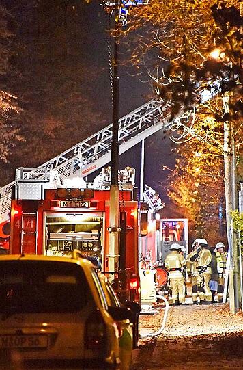 Der Brand ereignete sich in der Nacht auf Dienstag. Über Ursache und Schadenshöhe ist derzeit noch nichts genaueres bekannt.