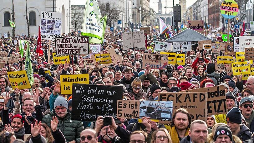 Mehr als 100.000 Bürger protestieren in München gegen die AfD. Bereits am kommenden Samstag sind in Bayern wieder Kundgebungen angekündigt.