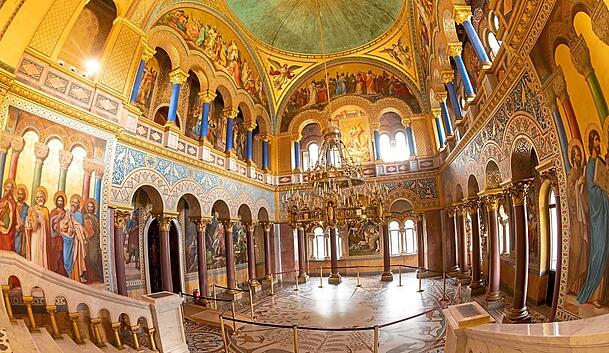 Der Thronsaal im Schloss Neuschwanstein. Der Thronsaal im Schloss Neuschwanstein.