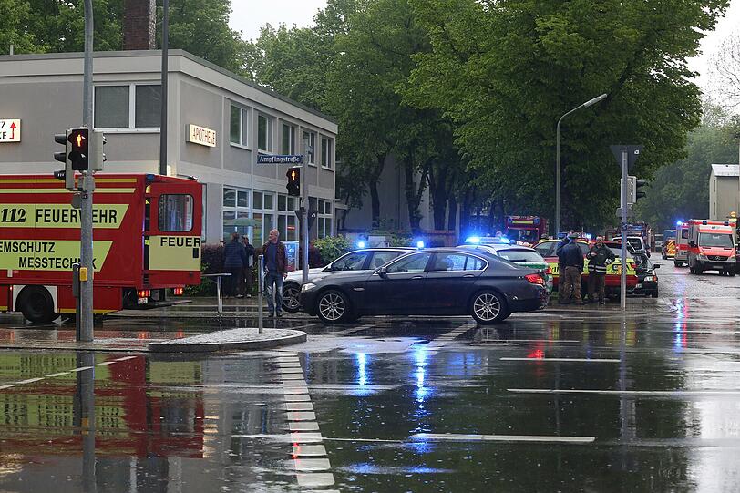 Großer Feuerwehreinsatz am Freitagabend in Berg am Laim.