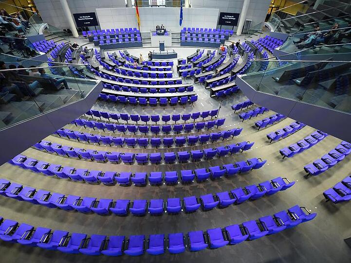 Noch viele Plätze frei: Der Plenarsaal im Reichstagsgebäude.