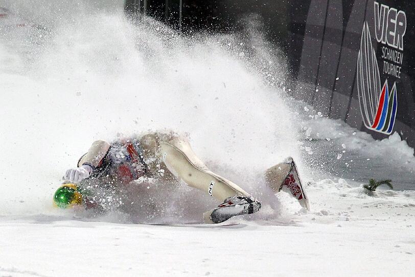 Die Bilder vom Sturz in Oberstdorf.