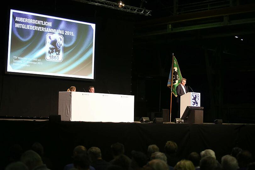 Die Bilder von der außerordentlichen Mitgliederversammlung des TSV 1860 im Zenith.
