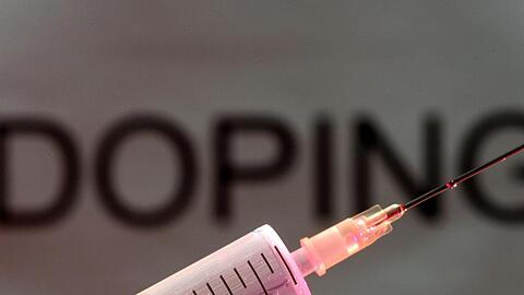 Eine Spritze ist vor dem Wort Doping zu sehen. Foto: Patrick Seeger/dpa/Archivbild