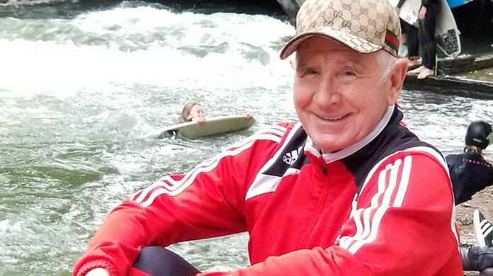 Frédéric von Anhalt ist derzeit in München, denkt viel nach und sitzt oft mehrere Stunden an der Eisbachwelle.