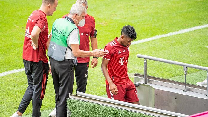 Kingsley Coman muss bereits nach neun Minuten verletzt zurück in die Kabine.