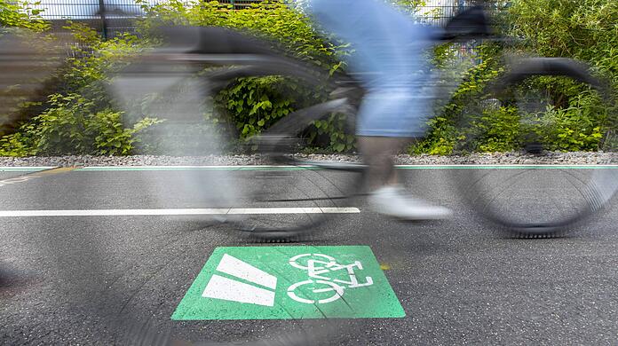 Der Landkreis Fürstenfeldbruck hat gerade eine Machbarkeitsstudie für einen Radschnellweg nach München veröffentlicht. (Symbolbild)