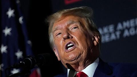 Der ehemalige US-Präsident Donald Trump wird wegen versuchter Wahlbeeinflussung angeklagt.