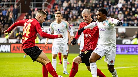 Der SV Wehen Wiesbaden erkämpfte sich ein 1:1 beim FC St. Pauli.