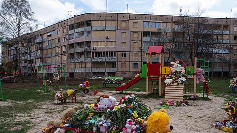 Die Ukraine will den Mord an neun Kindern und Jugendlichen nach einem russischen Raketenschlag vor den UN-Sicherheitsrat bringen.