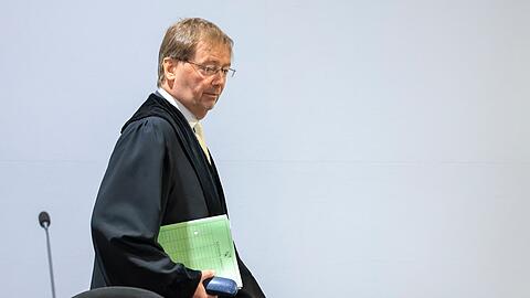 Der Vorsitzende Richter Dirk Sternberg betont, dass die Rechte aller Prozessbeteiligten gewahrt werden m&uuml;ssen. (Archivbild)