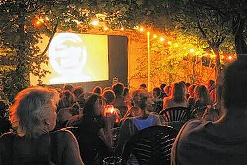 Kinofilme gucken unter freiem Himmel: das SommerNachtFilmFestival macht&rsquo;s möglich. Am Mittwoch fällt der Startschuss, am Donnerstag geht&rsquo;s mit Ernst Lubitsch&rsquo;s Stummfilm-Jugendsünde &bdquo;Die Puppe&ldquo; weiter.