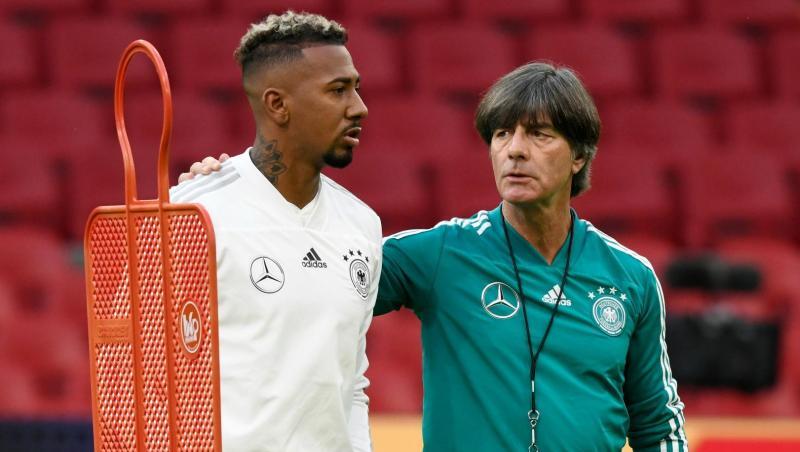 Will mit Bundestrainer Joachim Löw (r) und der Nationalmannschaft noch viel erreichen: Jérôme Boateng. Will mit Bundestrainer Joachim Löw (r) und der Nationalmannschaft noch viel erreichen: Jérôme Boateng.