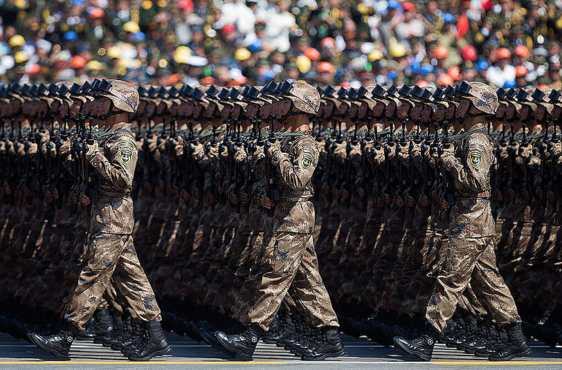 Bei der größten Militärparade seiner Geschichte hat China seine neuen Superwaffen präsentiert.