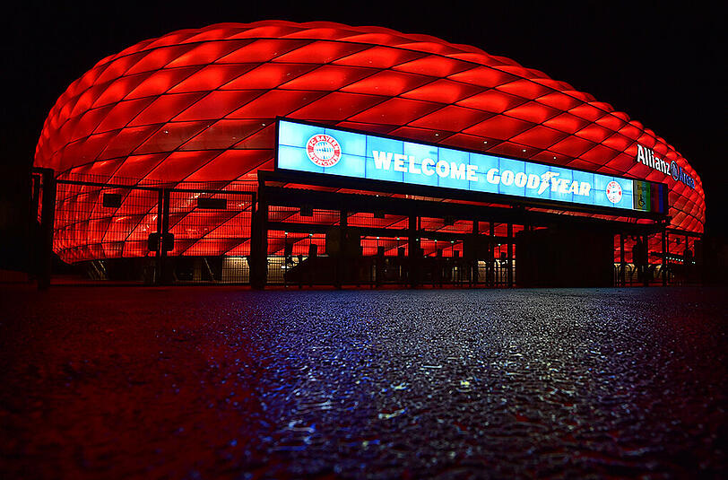 Am Mittwochabend stellte der FC Bayern den neuen Sponsor "Goodyear" vor. Mit dabei: Philipp Lahm und Franck Ribéry.