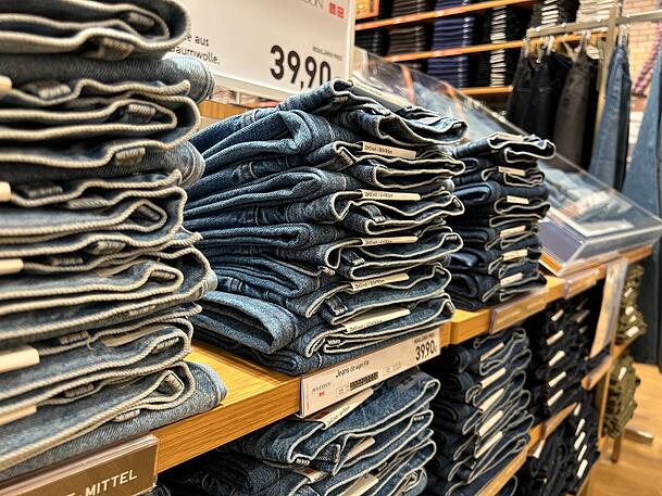 Beliebte Frauen-Jeans im geraden Schnitt "Straight-fit“: (Online-) Kunden kommen extra angereist, um sie anzuprobieren (Preis: 39,90 Euro).
