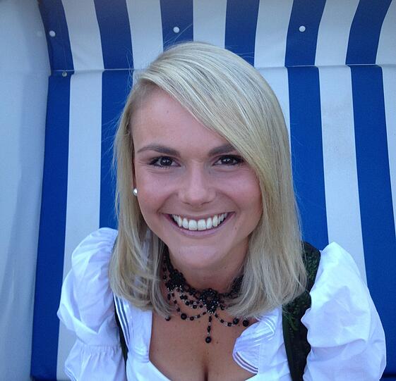 Daniela Traussnigg ist 27 Jahre alt und arbeitet als Produkt- und System-Trainerin.