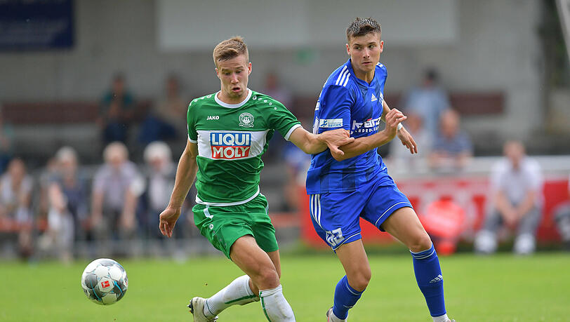 Semir Telalovic (r.) spielt aktuell noch bei Illertissen in der Regionalliga Bayern. Semir Telalovic (r.) spielt aktuell noch bei Illertissen in der Regionalliga Bayern.