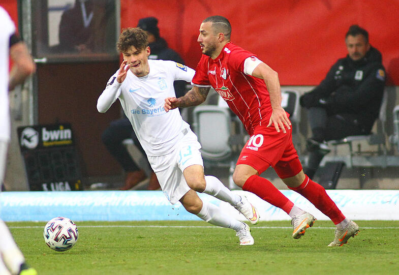 Eines der letzten Highlights im Löwen-Trikot für Leon Klassen: Das Derby gegen Türkgücü München und Sercan Sararer (r.).