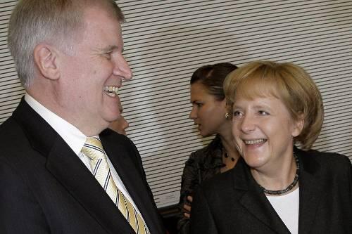 Sie haben viel Gesprächsstoff: Horst Seehofer und Angela Merkel.