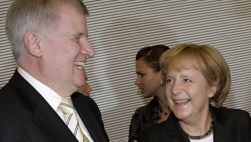 Sie haben viel Gesprächsstoff: Horst Seehofer und Angela Merkel. Sie haben viel Gesprächsstoff: Horst Seehofer und Angela Merkel.