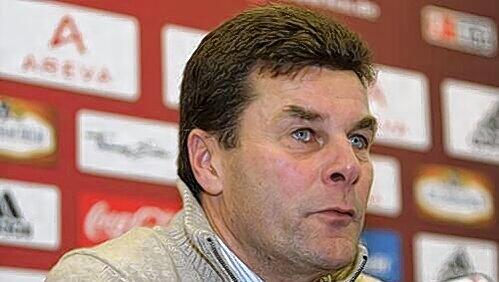 Tritt heute seinen Dienst beim Club an: Trainer Dieter Hecking. Tritt heute seinen Dienst beim Club an: Trainer Dieter Hecking.
