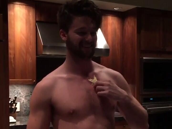 Puhlt sich einen Stern von der Brust: Patrick Schwarzenegger