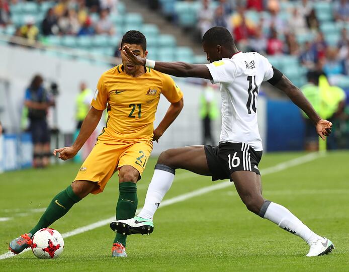 ANTONIO RÜDIGER NOTE 2: Wirkte präsenter als Nebenmann Mustafi. Mit einigen gelungenen Tacklings und Ballgewinnen. Aufmerksam in der Spieleröffnung. Die Abstimmung mit Mustafi stimmte noch nicht hundertprozentig.