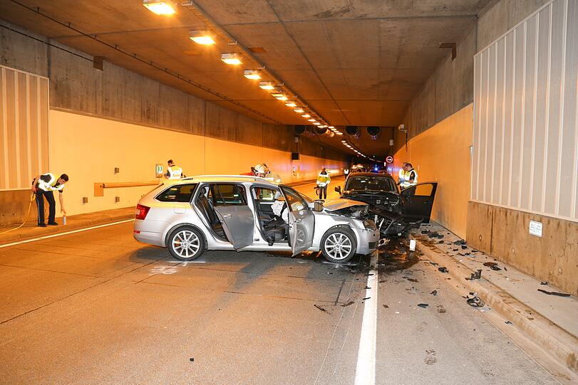 Die Bilder vom schweren Unfall im Farchanter Tunnel auf der B2.
