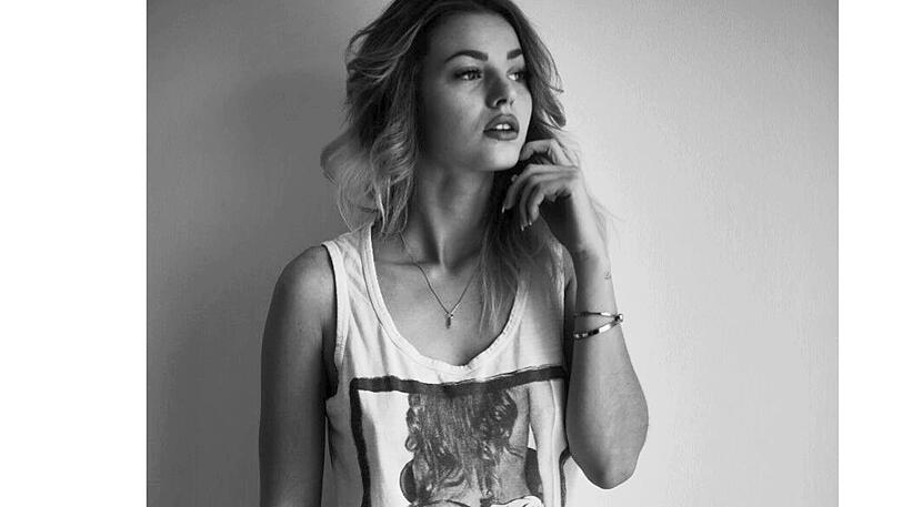 Nadine (19)