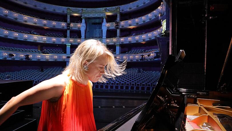 „petit pas“ von Andrey Kaydanovskiy im Nationaltheater. „petit pas“ von Andrey Kaydanovskiy im Nationaltheater.