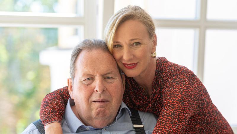 Ottfried Fischer, Schauspieler und Kabarettist, und seine Lebensgefährtin Simone Brandlmeier. Foto: Armin Weigel/dpa/Archivbild Ottfried Fischer, Schauspieler und Kabarettist, und seine Lebensgefährtin Simone Brandlmeier. Foto: Armin Weigel/dpa/Archivbild