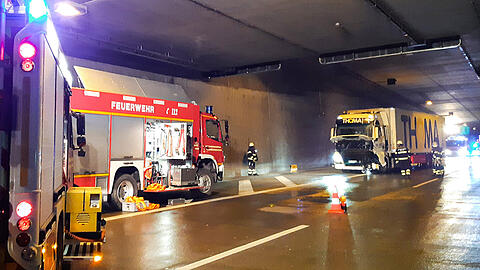 Wegen des Lkw-Unfalls musste der Aubinger Tunnel für eine Stunde gesperrt werden.