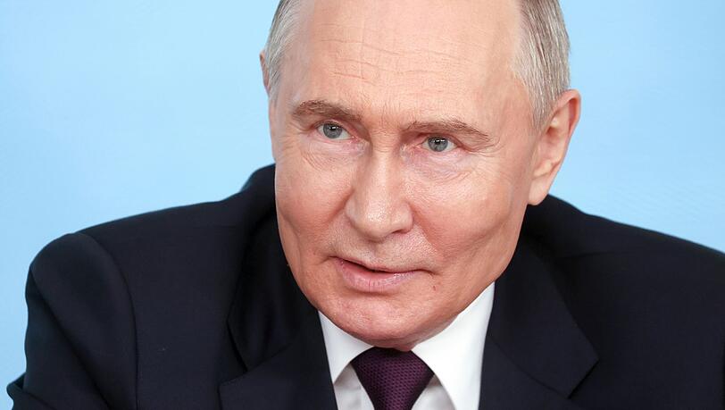 Der russische Präsident Wladimir Putin antwortet auf Fragen von Vertretern von Weltnachrichtenagenturen. (Archivbild)