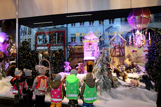 Festliche Dekoration in München: Weihnachten im Schaufenster