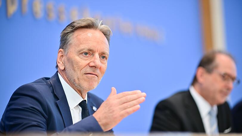 BKA-Präsident Holger Münch erwartet mehr Ermittlungserfolge durch die geplante IP-Adressenspeicherung.