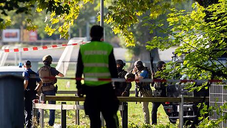 Amok, Terror, Abrechnung unter Kriminellen: Die Ermittler pr&uuml;fen mehrere Szenarien.