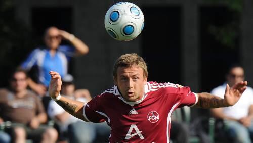 Plötzlich wie verwandelt: Im Training empfahl sich Daniel Gygax mit Kampf, Einsatz und brauchbaren Flanken für einen Platz im Club-Kader gegen Hertha BSC. Plötzlich wie verwandelt: Im Training empfahl sich Daniel Gygax mit Kampf, Einsatz und brauchbaren Flanken für einen Platz im Club-Kader gegen Hertha BSC.