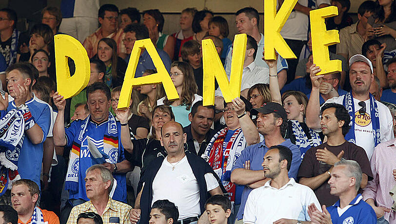 13.05.2008: Das Benefiz-Spiel zur Rettung der Lilien. Seitdem verbindet die Clubs eine besondere Freundschaft. 13.05.2008: Das Benefiz-Spiel zur Rettung der Lilien. Seitdem verbindet die Clubs eine besondere Freundschaft.