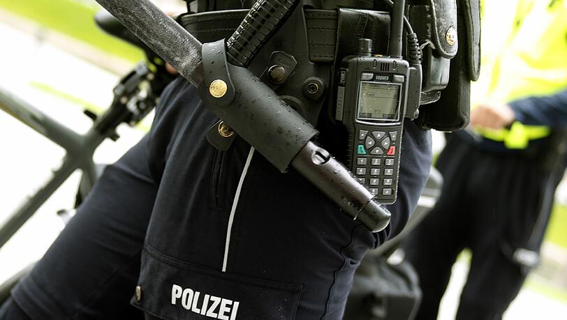 Nach dem Amateur-Derby des TSV 1860 und dem FCB vor acht Jahren berichteten Fans von willkürlicher Polizeigewalt. Nach dem Amateur-Derby des TSV 1860 und dem FCB vor acht Jahren berichteten Fans von willkürlicher Polizeigewalt.