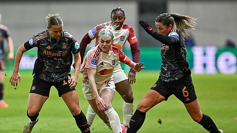 Die Bayern-Fußballerinnen haben das Viertelfinal-Hinspiel mit 0:2 gegen Lyon verloren.