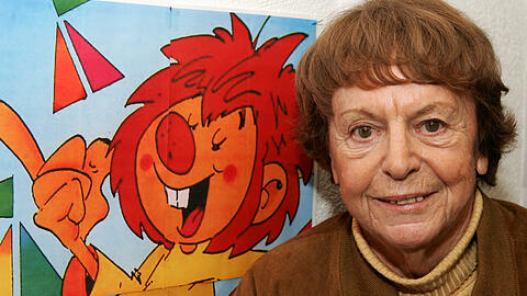 Die Kinderbuchautorin und Erfinderin der Zeichentrickfigur "Pumuckl", Ellis Kaut, 2005 im oberbayerischen Ohlstadt bei der Er&ouml;ffnung des ersten Pumuckl-Museums der Welt.