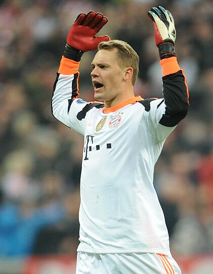 MANUEL NEUER: NOTE 3.
Libero hinter der Abwehr. Hatte nicht viel zu tun, Evras 0:1 war unhaltbar.