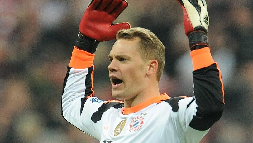 MANUEL NEUER: NOTE 3.
Libero hinter der Abwehr. Hatte nicht viel zu tun, Evras 0:1 war unhaltbar.