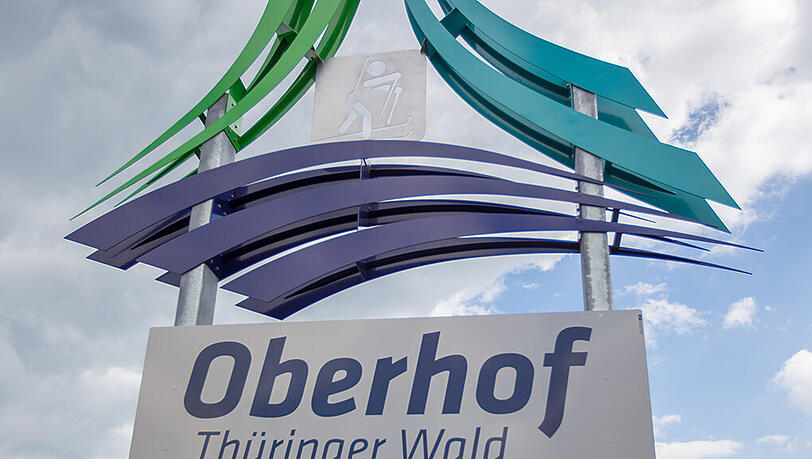 Der Deutsche Skiverband (DSV) will sich auch nach der wetterbedingten Absage des Weltcups in Oberhof Anfang Januar 2016 mit dem Thüringer Wintersportort um die Austragung einer der nächsten Biathlon-Weltmeisterschaften bewerben. Der Deutsche Skiverband (DSV) will sich auch nach der wetterbedingten Absage des Weltcups in Oberhof Anfang Januar 2016 mit dem Thüringer Wintersportort um die Austragung einer der nächsten Biathlon-Weltmeisterschaften bewerben.