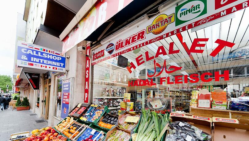 Im Bahnhofsviertel ist es bunt, laut, multikulturell und kreativ. Aber wie entwickelt sich das Viertel weiter? Im Bahnhofsviertel ist es bunt, laut, multikulturell und kreativ. Aber wie entwickelt sich das Viertel weiter?